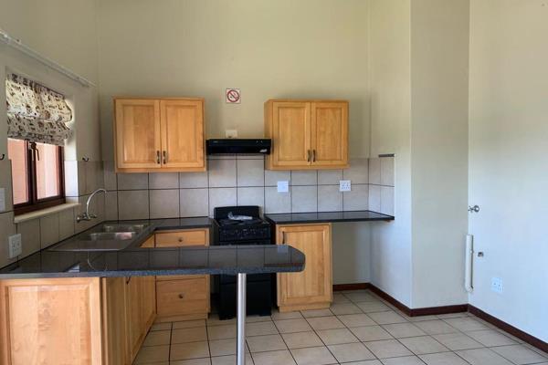 Situated on the first floor of Matsefeni in White river.
Consists of 2 bedrooms, 2 bathrooms, open plan lounge/kitchen.
Balcony with ...