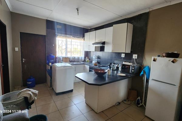 This flat offers you:
1 Fully tiled bedroom with build in cupboards
1 Bathroom with shower, toilet and wash basin.
Kitchen with ...