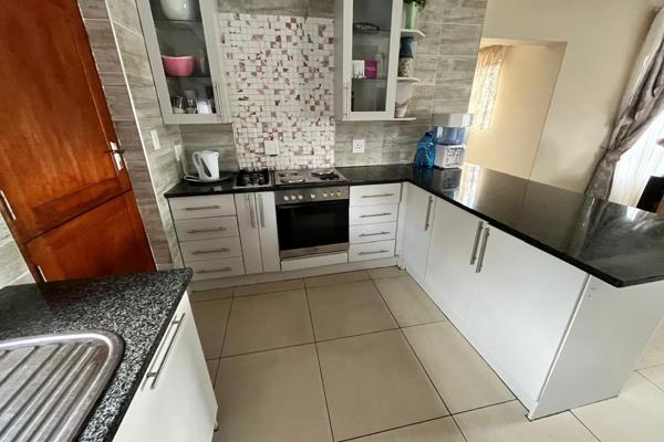 This double storey house offers the following features:
4 bedrooms with tiled floors
3 bathrooms
1 guest toilet
Spacious living ...