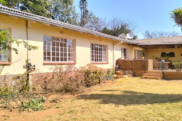 Deceased Estate: This charming property, nestled in a serene setting, boasts a 3-bedroom house with a spacious lounge, kitchen, and ...