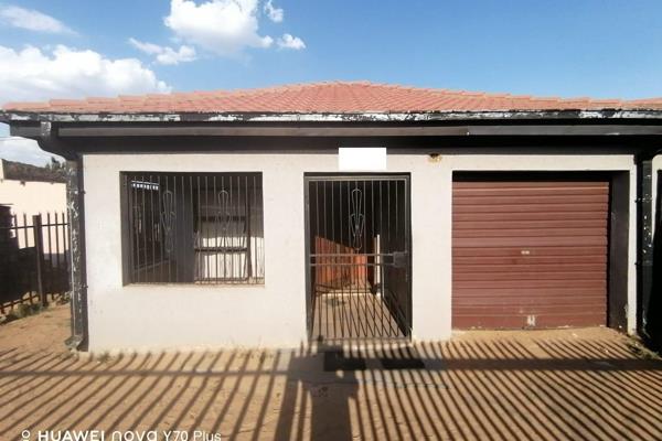 A 3 bedroom home suitable for a big family located in the vibrant location of Ezambeni, Hlalanikahle.

It offers 3 bedrooms, 1 ...