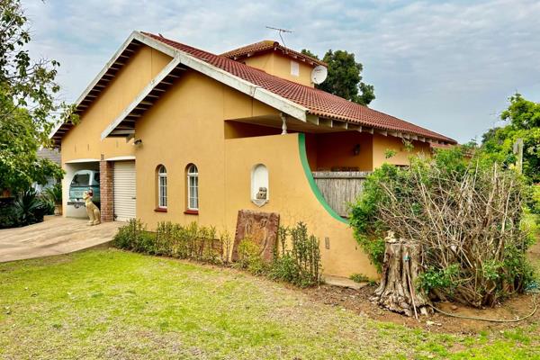 SOLE MANDATE
Situated in the charming town of Oudtshoorn, this welcoming family house offers a blend of comfort, functionality, and ample space. With its thoughtful design and practical features, it stands out as an ideal home for families seeking both convenience and ...