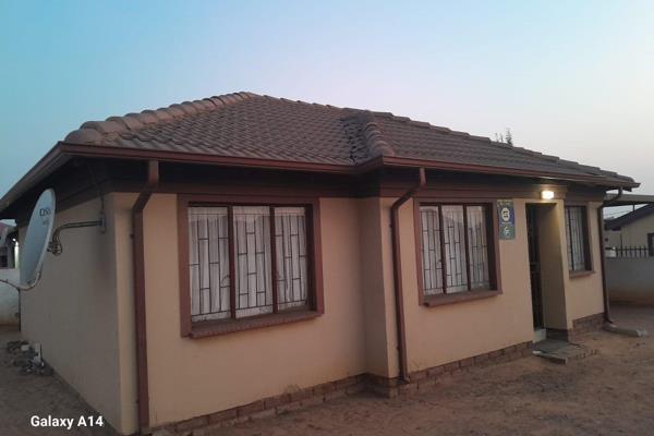 3 bedroom house for sale in Klarinet.