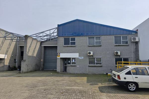 557m2 unit to let - Saxenburg Park 1.

This unit is perfect for light manufacturing or warehousing. The unit has 1 reception area, 2 ground floor offices, 1 large open plan 1st floor office, 3 toilets and 1 kitchen. 

The ...