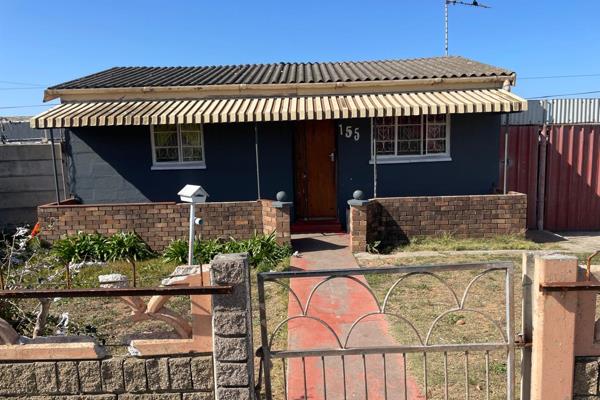 This 2-bedroom house in sought after Gelvandale comes with a 2 bedroom outbuilding. The ...