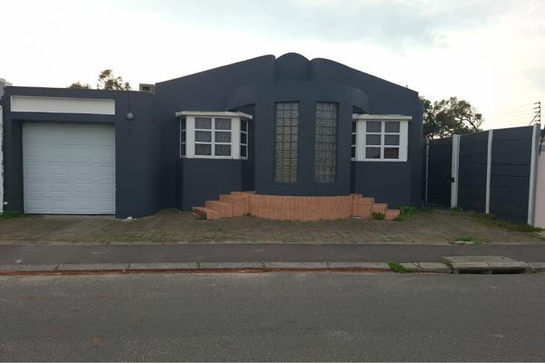 Discover your dream home in the heart of Pelican Park, Western Cape, South Africa! This charming 2-bedroom, 1-bathroom house is new to ...