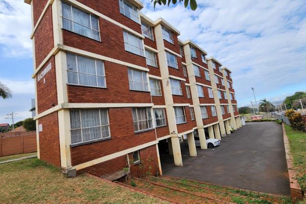 Durban Live Online Multiple Property Auction
Thursday, 26 September 2024 @ 10h30

1 Bedroom with some built in cupboards 
En-suite ...