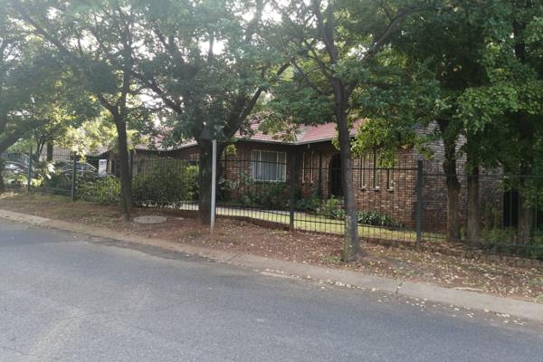 Large family home to rent in a quiet, established neighborhood. The home has a spacious ...