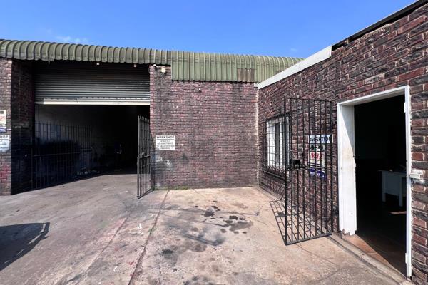 400 sqm Factory available to rent in CB Downes Road, Mkondeni. Price R15 000 pm plus VAT excluding utilities.


Deposit: R17 ...