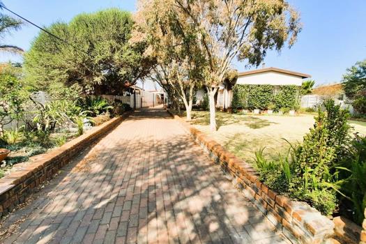 6 Bedroom House for sale in Kempton Park Ext 4