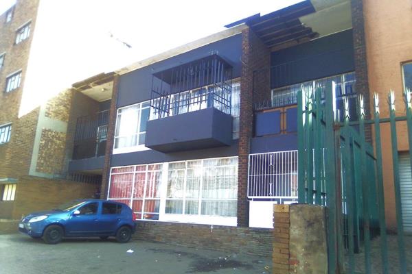 Well-maintained 6 Apartment investment opportunity in Yeoville, Johannesburg Central. ...