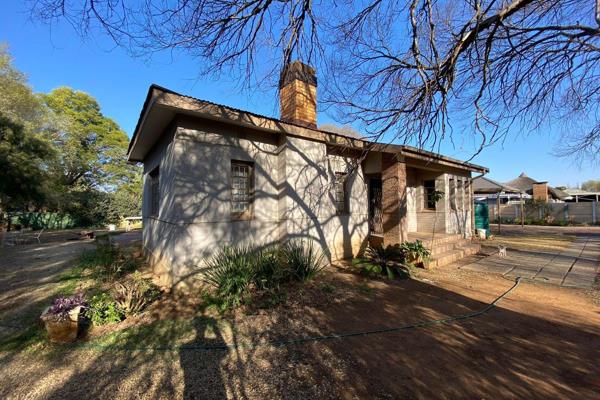 Perfect location for family with children in Ho&#235;r Volkskool, ML Fick Primary School and Kekkel en Kraai Pre-School.

This ...