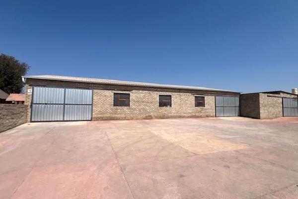 Warehouse for all your needs...

This warehouse situated in Palmietfontein is a mere 10km from town. Big open plan space to be used as ...