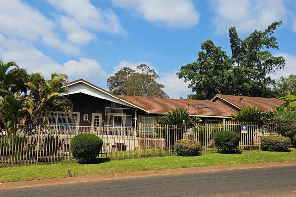 This home has a space for everyone in the family.
This main house, all on one level ...