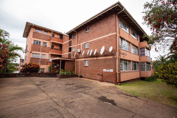 Situated within walking distance to Avondale Spar is this immaculate one bedroom apartment in Essenwood, ideal for first time home ...