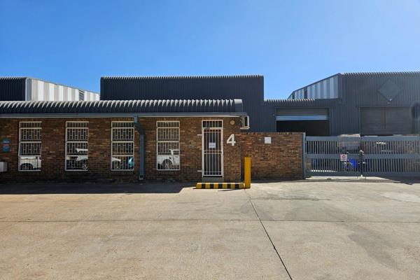 This 602sqm industrial warehouse/workshop is available to lease and offers a clean ...