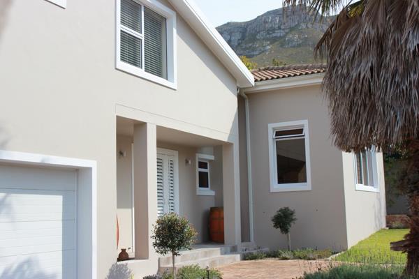 HOUSE FOR SALE HERMANUS HEIGTHS

IMMACULATE UP-MARKET RESIDENCE IN CUL-DE-SAC
***LOW COMMISSION***

First time offered!  Exciting ...