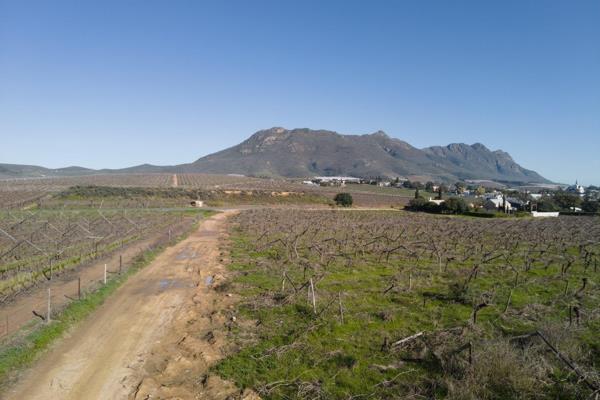 Experience the pinnacle of luxury by crafting your dream home in the heart of Riebeek ...