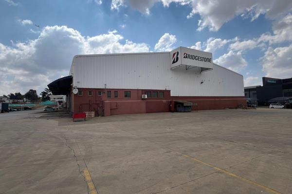 Prime A Positioned Warehouse In Pomona with Excellent Exposure Directly onto the R21 ...