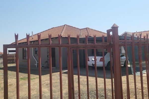 Urgent Sale: 2 Bedrooms 1 Bathroom freehold House for Sale in Hillside View, Mangaung Ext 35, Free State.

Property Features:

2 ...