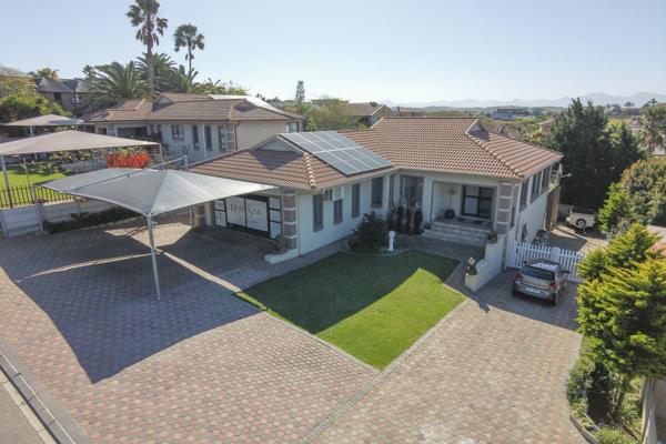 Coastal living at its best in this impressive 4 bedroom home of 298 sq. metres. This ...