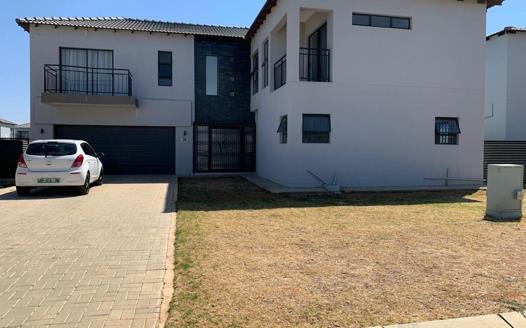 3 Bedroom House for sale in Golf View