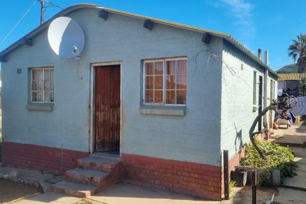 Nestled in Montagu, this 290 sqm corner plot offers a rare opportunity to own a home in this neighborhood.  Just a stone&#39;s throw ...