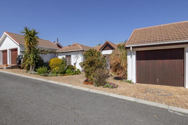 Lovely entrance into spacious lounge with open fire place
leading to Dining Room into ...