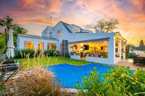 Experience the charm and elegance of Cape Dutch living in this stunning 3-bedroom home in Paulshof, where traditional architecture ...