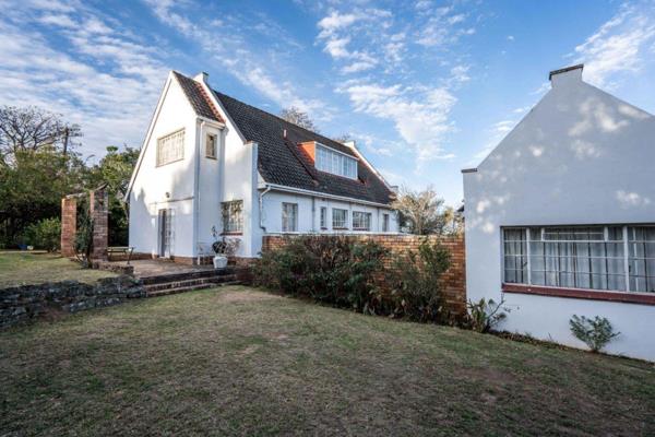 Perfect family home close to the two private schools in Grahamstown DSG and St Andrews with a separate flat, which has a tenant, and ...