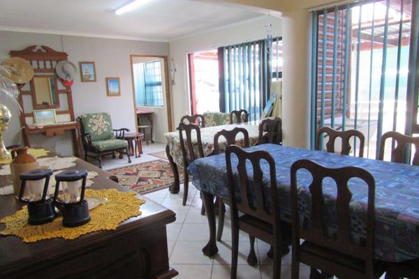 This open-plan townhouse, located in the heart of Hartenbos, offers a comfortable and ...