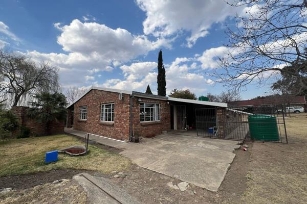 The mountian views encompass this property and lend a sense of serenity and calm. This low maintenance  facebrick dwelling consists ...