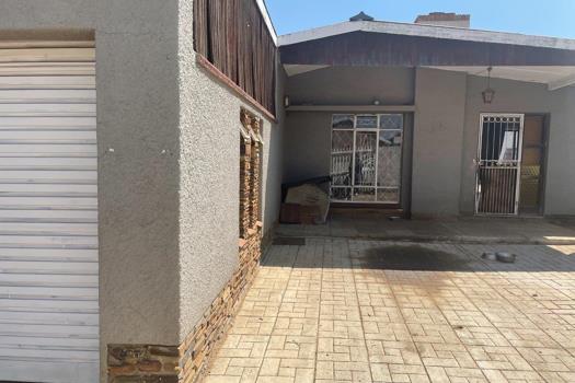 3 Bedroom House for sale in Sophiatown