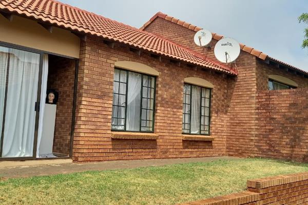 Welcome to your dream home! Nestled in a quite Suburb of Monavoni, Centurion, this spacious and contemporary 2 bedroom home offers the ...