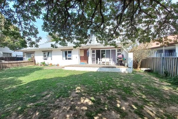 Exclusive sole mandate.  This family home, ideally located on the Westbank side of Port Alfred, offers a versatile living space with ...