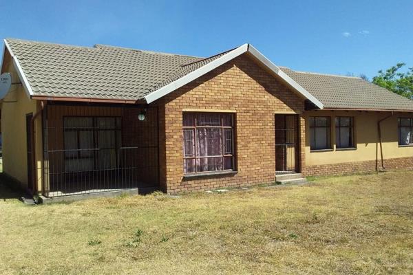 This three-bedroom house available in Secunda features two bathrooms, one being en-suite.
Very big garden with one garage and one ...