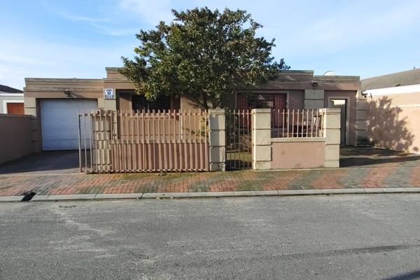 3 Bedroom Property with 2 Separate Entrances for Sale in London Village, Mitchells Plain.

This property in London Village is an ...