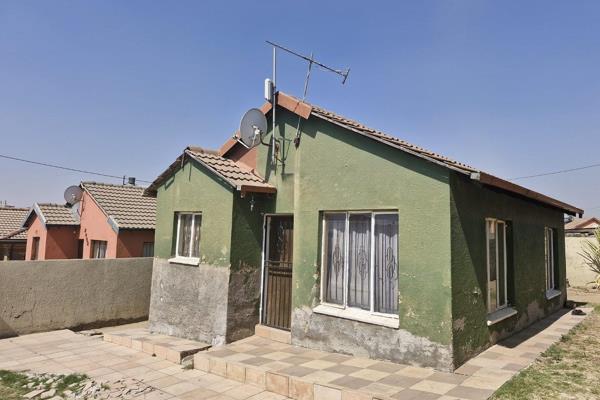 This fix up property  consist of two bedrooms, lounge , kitchen  and bath and toilet  with  a very big yard for  building  rooms  close ...