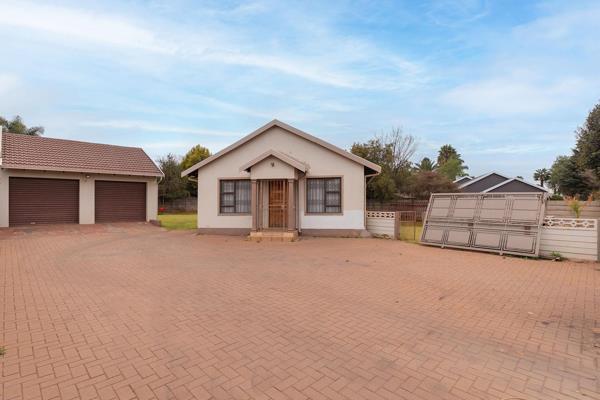 Nestled in a serene neighbourhood, this lovely 3-bedroom, 2-bathroom home offers a blend of comfort and functionality. The inviting ...