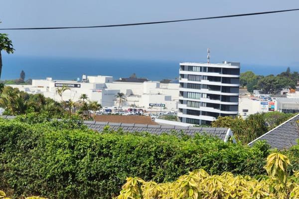 This property is perched on a table top land in La Lucia with sea views. This charming home boasts a sturdy foundation and endless ...