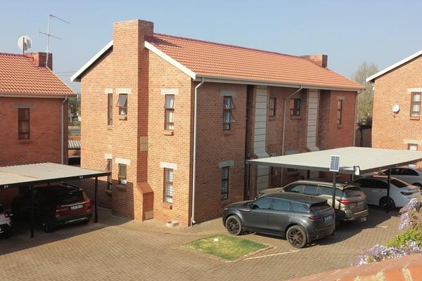 This lovely unit is situated in Bushmill Complex in Amorosa, with direct access to Doreen Road and Hendrik Potgieter.

The unit ...