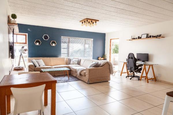 ON SHOW this Sunday, 8 September (2pm - 5pm)

102 sq metres
Lounge
Dining room ...