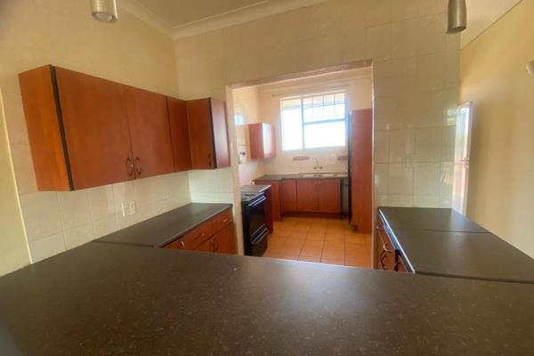 This neat property offers an open plan kitchen and has a lot of cupboard space, it has security 24hrs and is a walking distance to ...