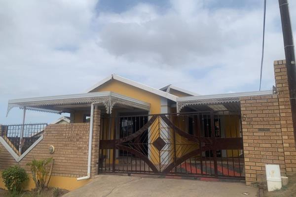 Invest in this Spacious 3 bedroom home, 
Located in a very Desirable part of Newlands. This home boasts among other features, being ...