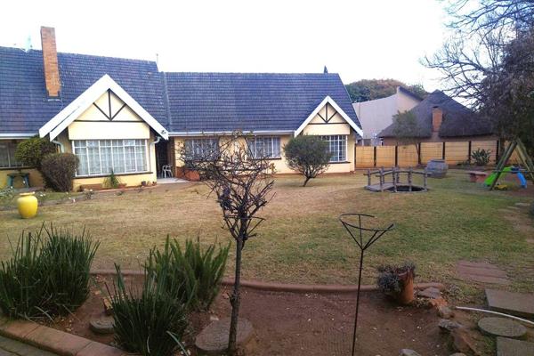 On show 15 September from 14h00 to 15h00.

This Tudor style house is situated on a ...