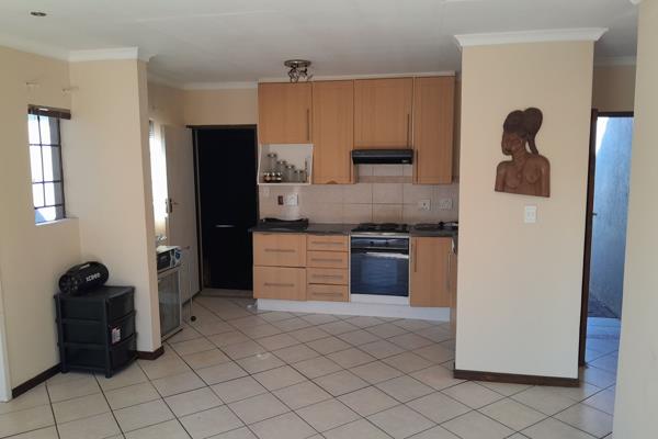 3 Bedroom Townhouse for Sale in Hillstone
1Bathrooms 2 Garages
A beautiful well looked after Townhouse consist of 3 Fitted bedrooms ...