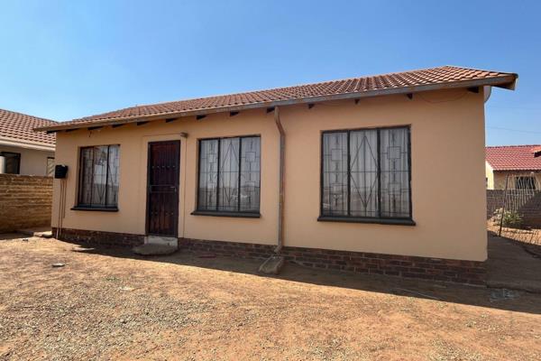 This neat two-bedroom house offers a classic bathroom in a large yard. Use your creativity to turn into the perfect starter home. ...