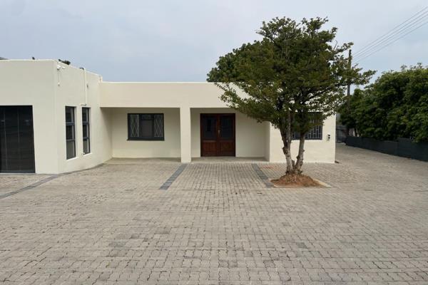 Commercial property to rent. Up to 5 parking bays. 2 Toilets. 3 Rooms / offices. Prepaid electricity. Ideal for a salon or office ...