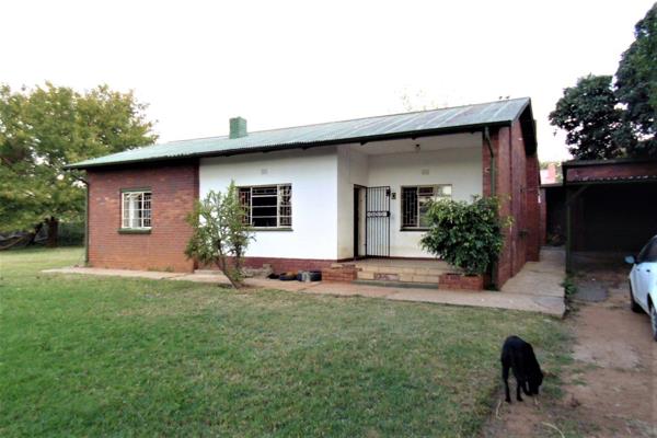 Here is a very spacious three-bedroom, one bathroom house to let in Cullinan, that ...