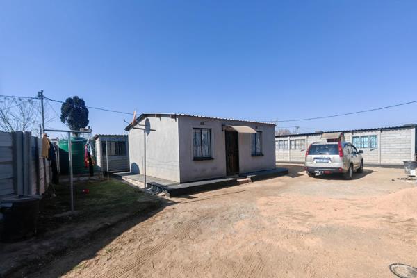 Rooms available @ Etwatwa, Mandela, Benoni for rent:
- Spacious Rooms.
- Shared spacious parking.
- Shared Spacious yard.
- Fenced ...